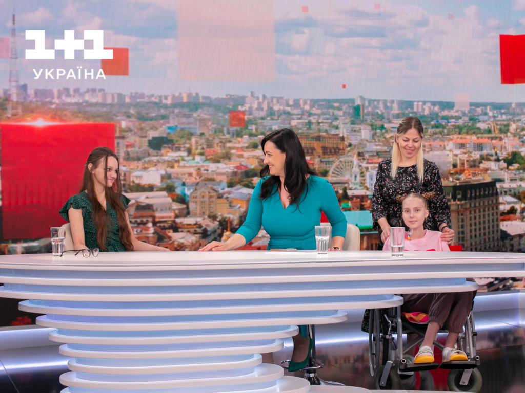 Соломія Вітвіцька показала залаштунки телеканалу «1+1 Україна» підопічним Охматдиту