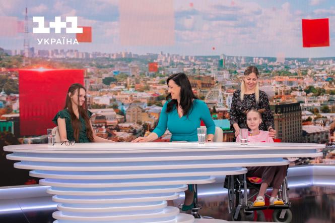 Соломія Вітвіцька показала залаштунки телеканалу «1+1 Україна» підопічним Охматдиту