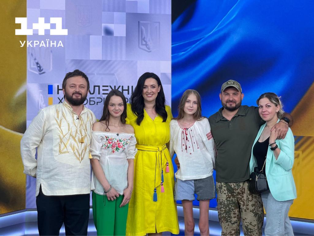 Соломія Вітвіцька влаштувала зворушливу зустріч тата-захисника з донькою і дружиною в ефірі 1+1 Україна
