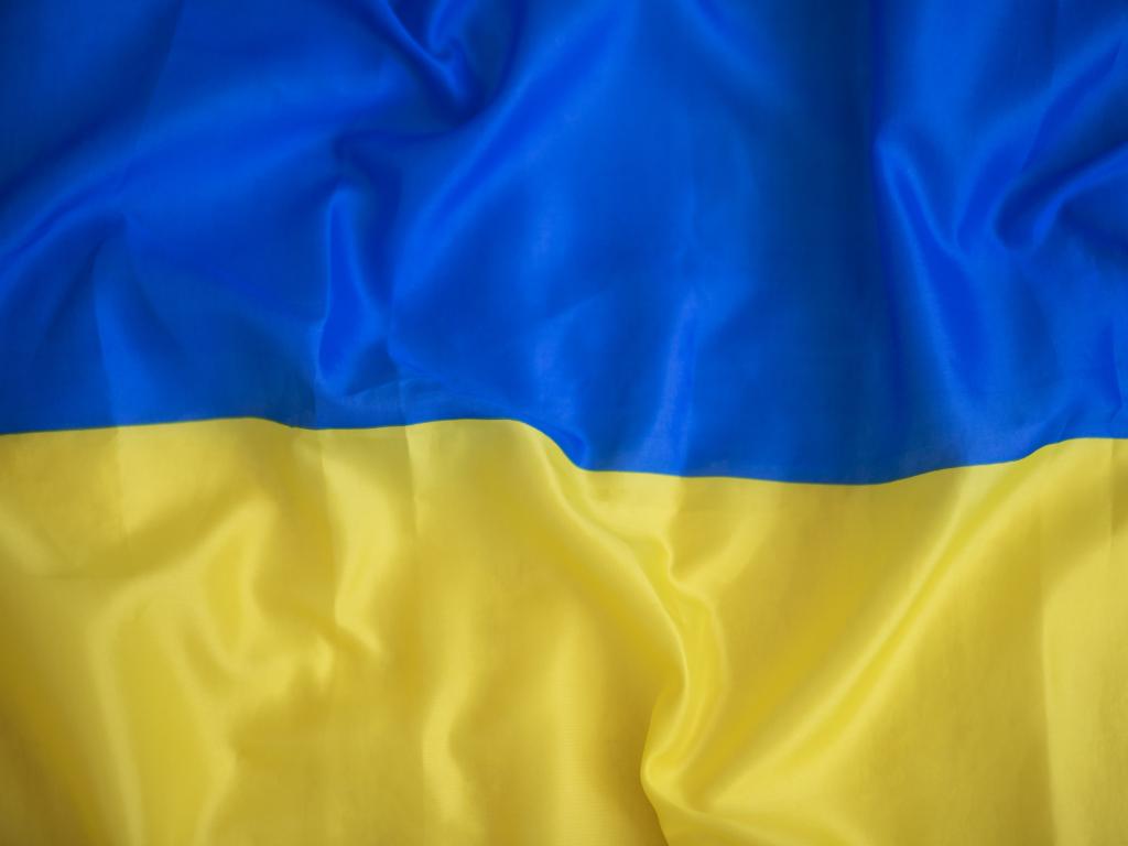 Найбільший український прапор над Говерлою пошила вчителька з Маріуполя