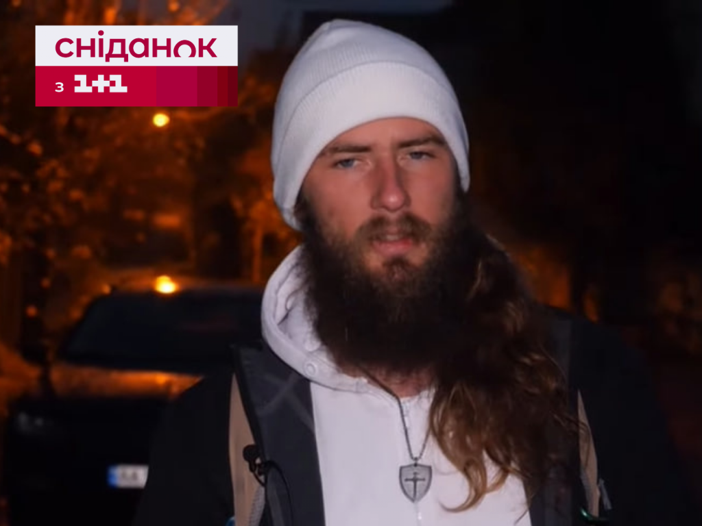 Американець в образі Ісуса проніс хрест із Варшави до Києва пішки (відео Сніданку з 1+1)