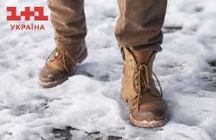 Як правильно доглядати за взуттям взимку