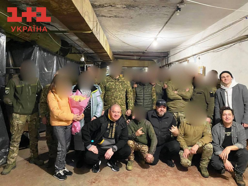 Актори Квартал 95 показали фото зі зустрічі з військовими