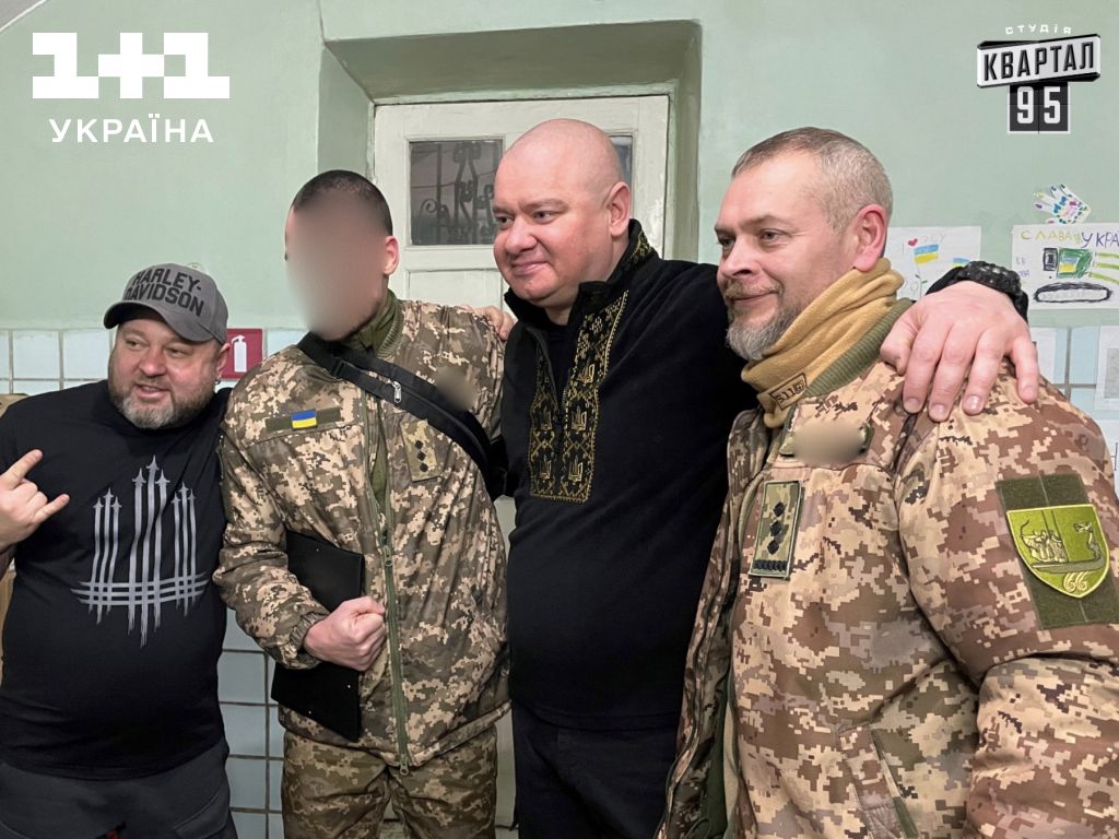 Євген Кошовий та Олександр Пікалов виступили перед військовими в госпіталях Чернігова