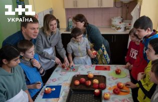 Чому діти потрапляють до дитячих будинків: унікальний репортаж "Світ навиворіт. Україна"