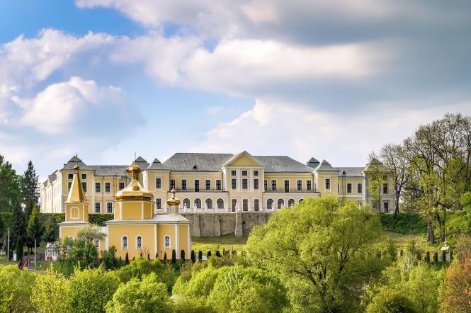 Палац Вишневецьких у Вишнівцях: цікаві факти та історія