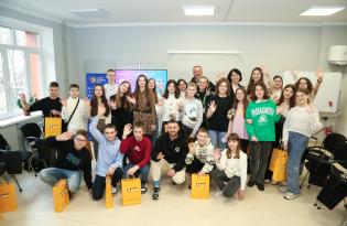 Як Наталія Мосейчук та Петро Сіте провели курс «Щастя» в українських школах