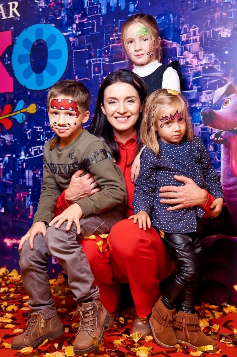Валентина Хамайко з дітьми