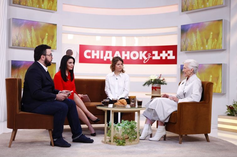 Мей Маск у студії Сніданку з 1+1