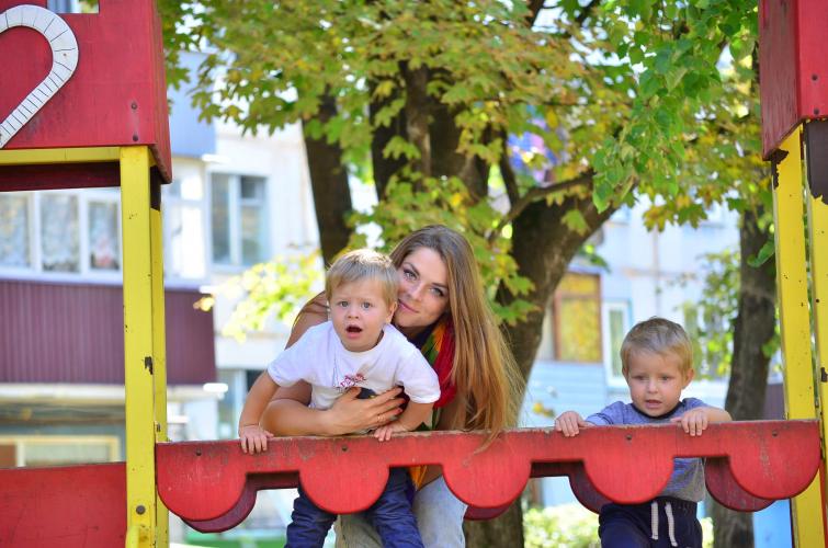 Неля Шовкопляс із синами