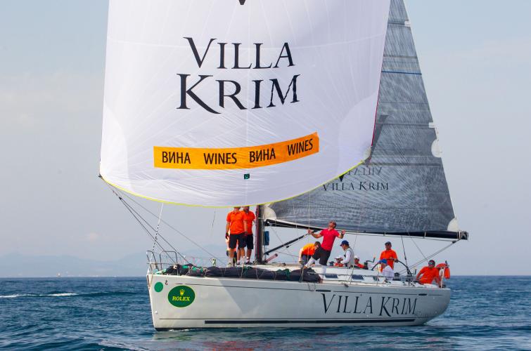 Яхта під парусом Villa Krim